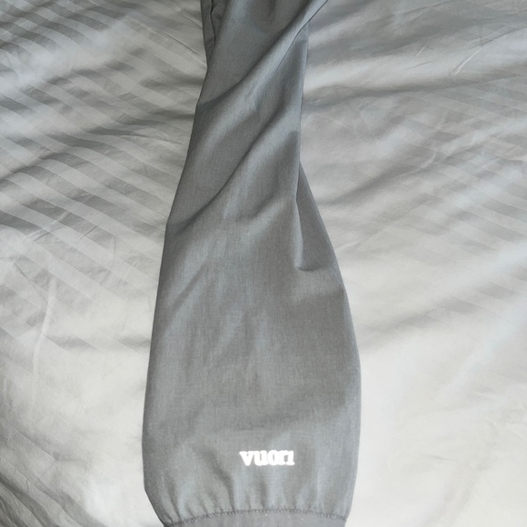 Vuori Outdoor Trainer Shell Gray Full Zip Hooded Jacket - Picture 4 of 7